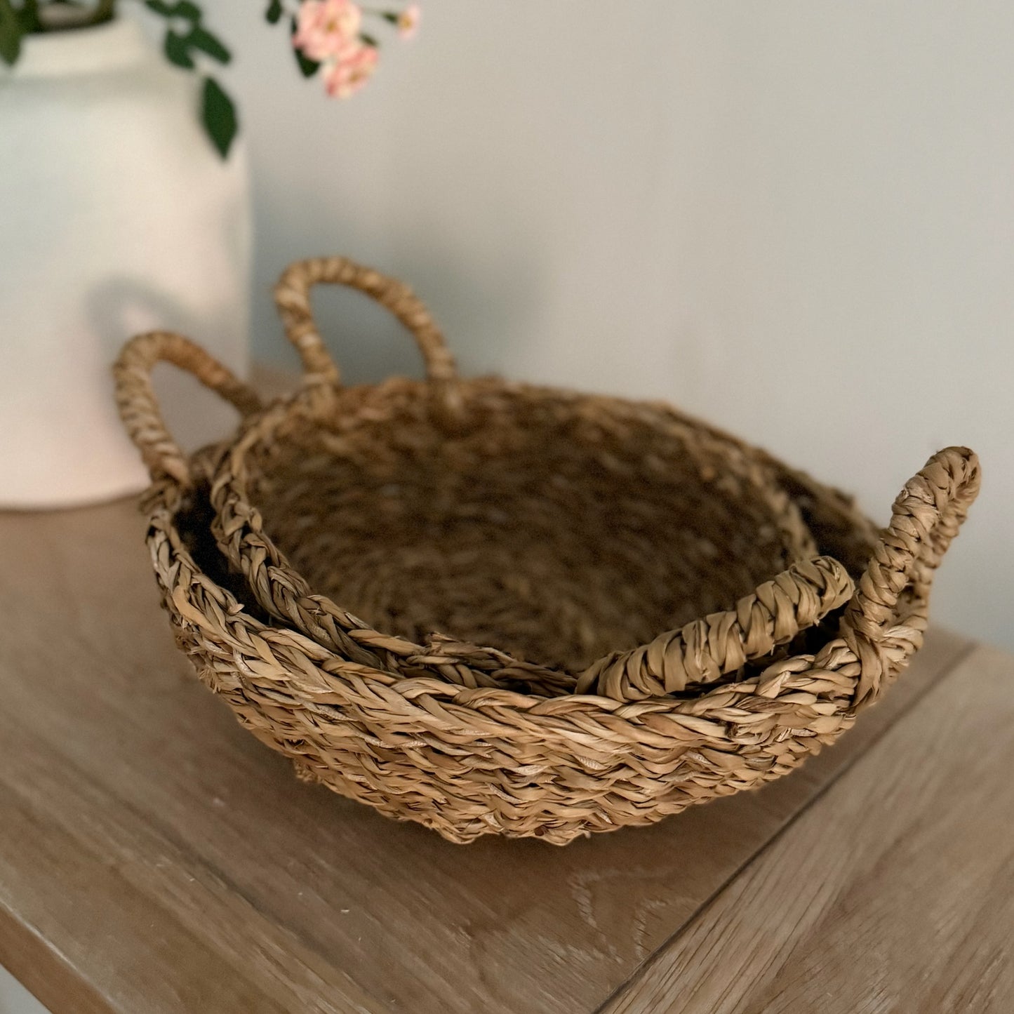 Seagrass basket with ear handles