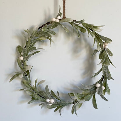 Round Mistletoe Wreath