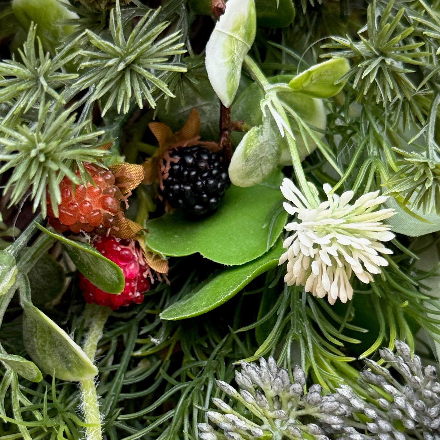 Handcrafted floral wreath with blackberries, cow parsley, and natural foliage, UV-protected and perfect for styling on doors or indoors with a gentle, nostalgic feel.