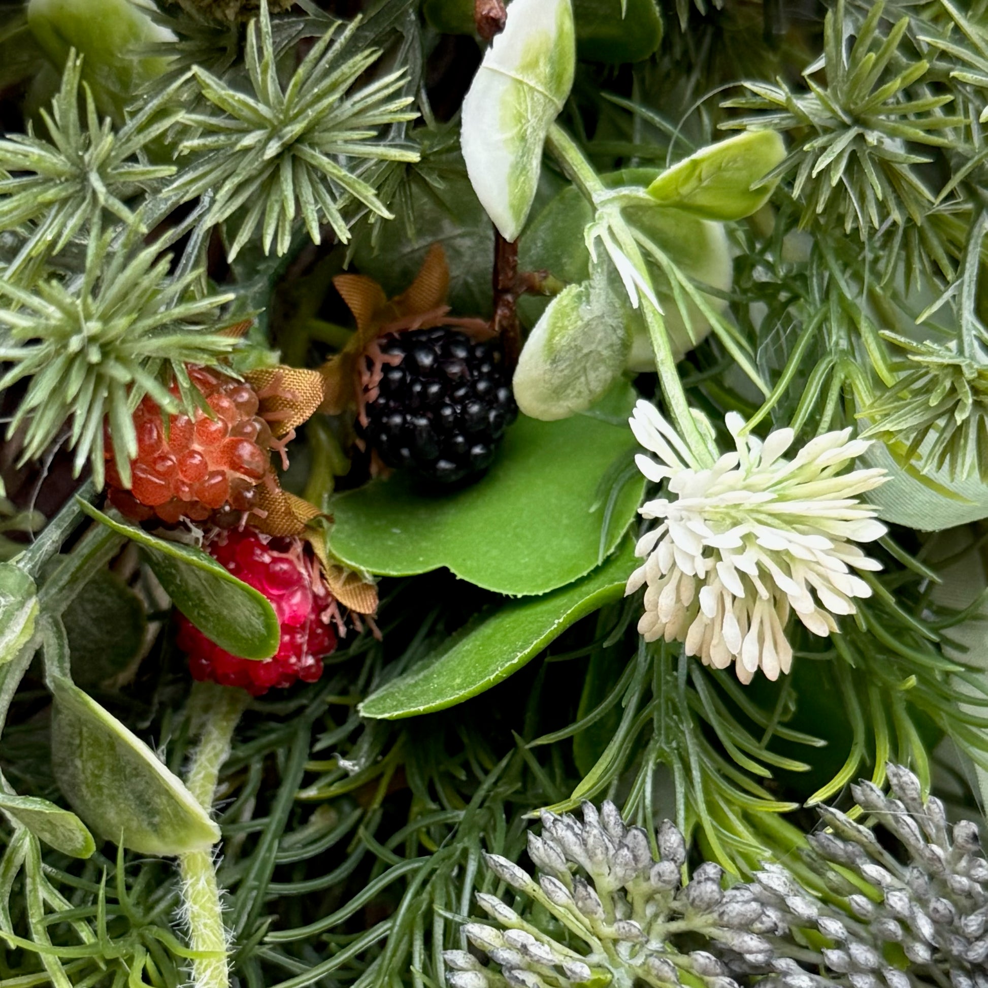 Handcrafted floral wreath with blackberries, cow parsley, and natural foliage, UV-protected and perfect for styling on doors or indoors with a gentle, nostalgic feel.