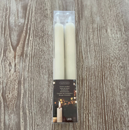 Set of 2 LED dinner candles with realistic flickering flame, 24 cm tall, styled on a dining table.